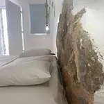 Sakas Residences
