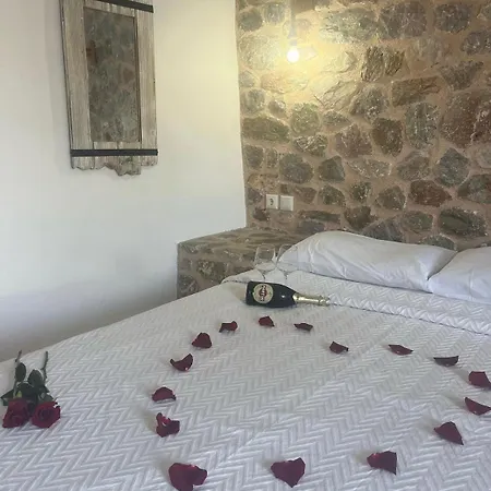 Sakas Residences Karterados (Santorini)